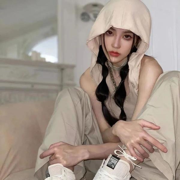 有很多蛋的公鸡